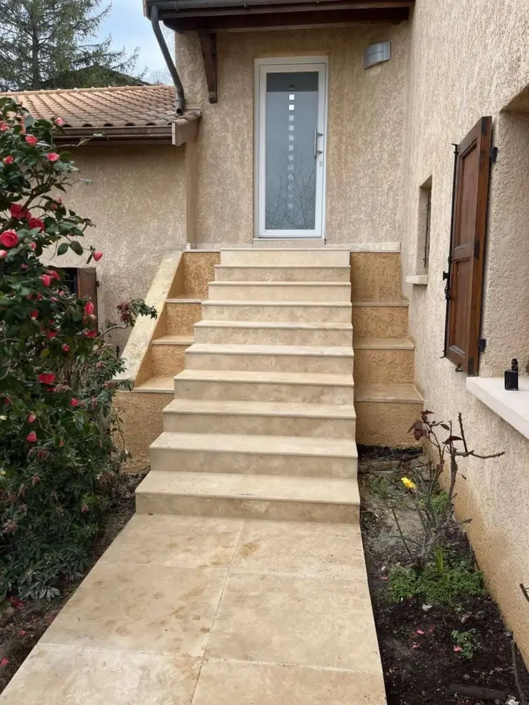Escalier béton — réalisation Chéroise de Bâtiment