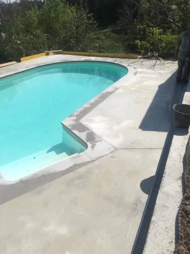 Construction de piscine — réalisation Chéroise de Bâtiment