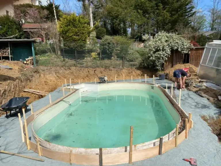 Construction de piscine — réalisation Chéroise de Bâtiment