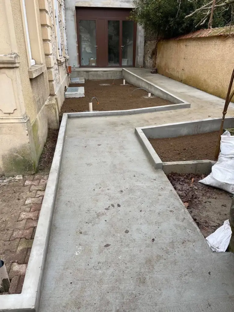 Escalier béton — réalisation Chéroise de Bâtiment