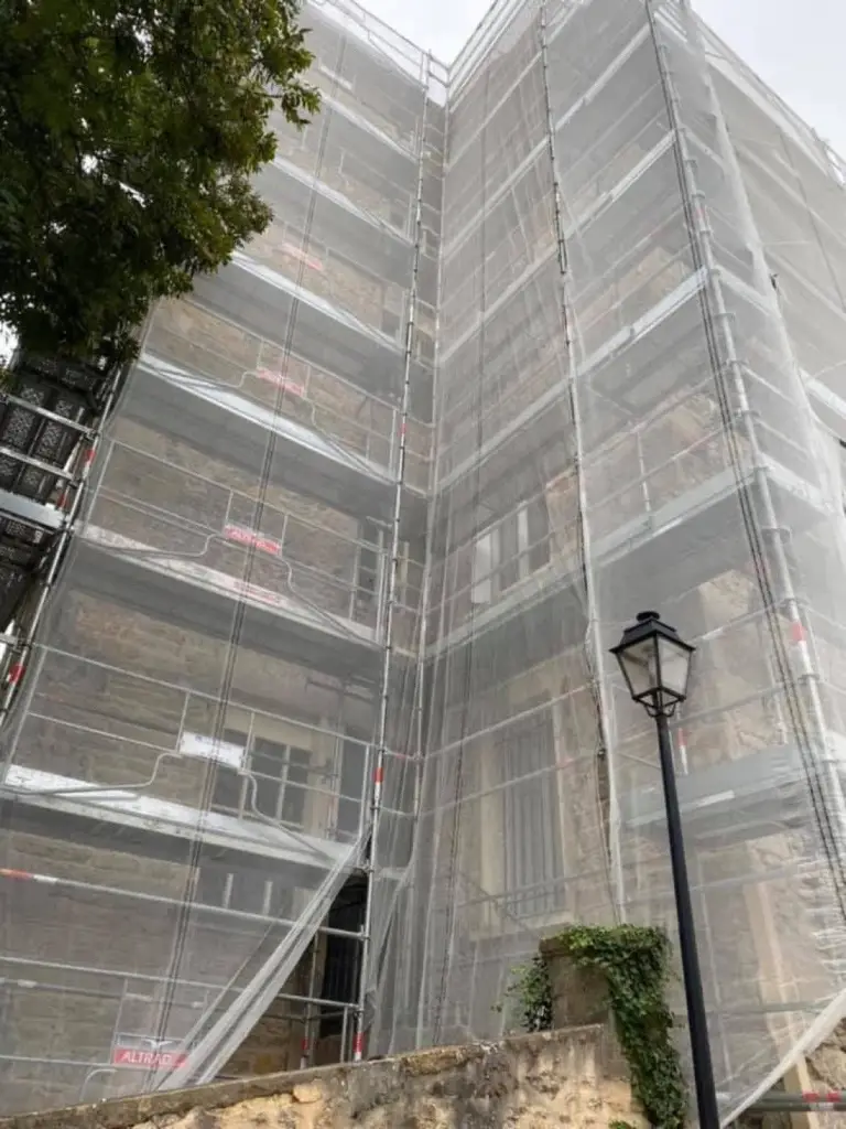Ravalement de façade — réalisation Chéroise de Bâtiment