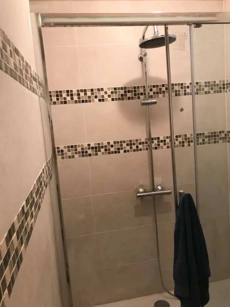 Revêtements muraux — réalisation Chéroise de Bâtiment